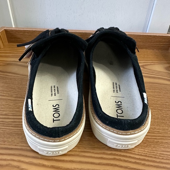 TOMS black suede Sunrise slip on mules shoes with tassels 6, Suede Tom’s Slip On - Picture 6 of 8
